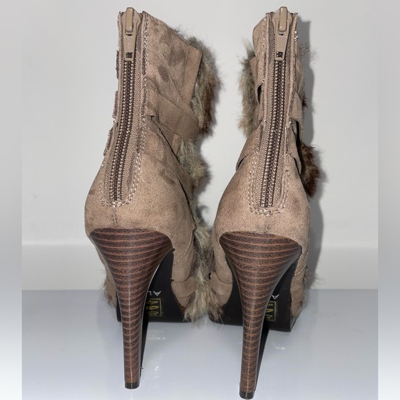 ALDO | Faux fur and faux suede strappy brown ankle boots with 10 cm thin heel - Picture 2 of 12